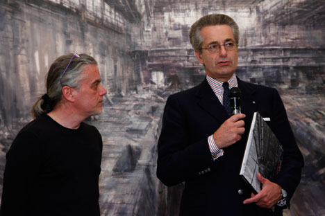 L'Ambasciatore d'Italia a Mosca con Alessandro Papetti, a sinistra (Foto: ufficio stampa)