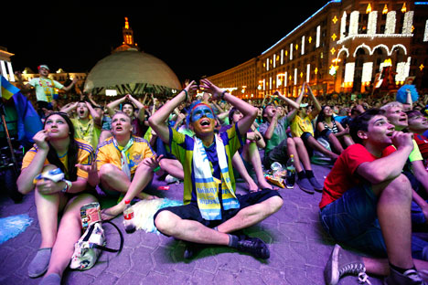 Tifosi ucraini in centro a Kiev (Foto: Itar Tass)