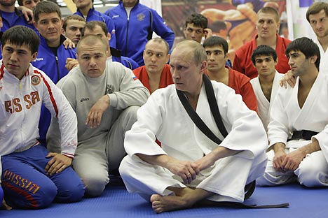 Il Presidente russo Vladimir Putin in veste di judoka durante la sua visita alle Olimpiadi di Londra (Foto: Reuters / Vostock-Photo)