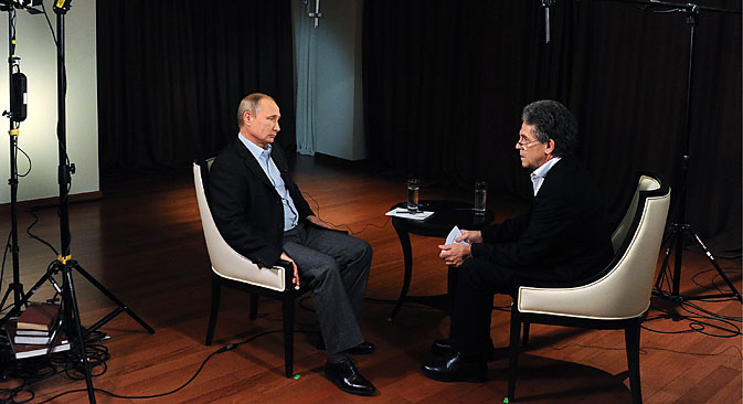 Il Presidente russo intervistato dall’emittente televisiva tedesca ARD (Foto: Mikhail Klimentev / Tass)