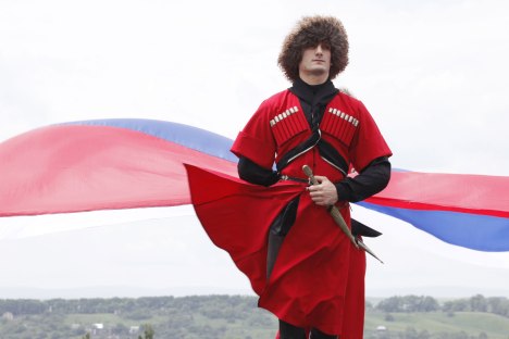 Черкеско палто на Кавказец.