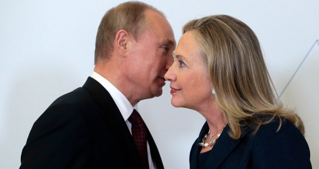 Хилари Клинтон је још увек на функцији државног секретара САД и њене изјаве још увек нису само емоције обичне Американке. Извор: Росијска газета.