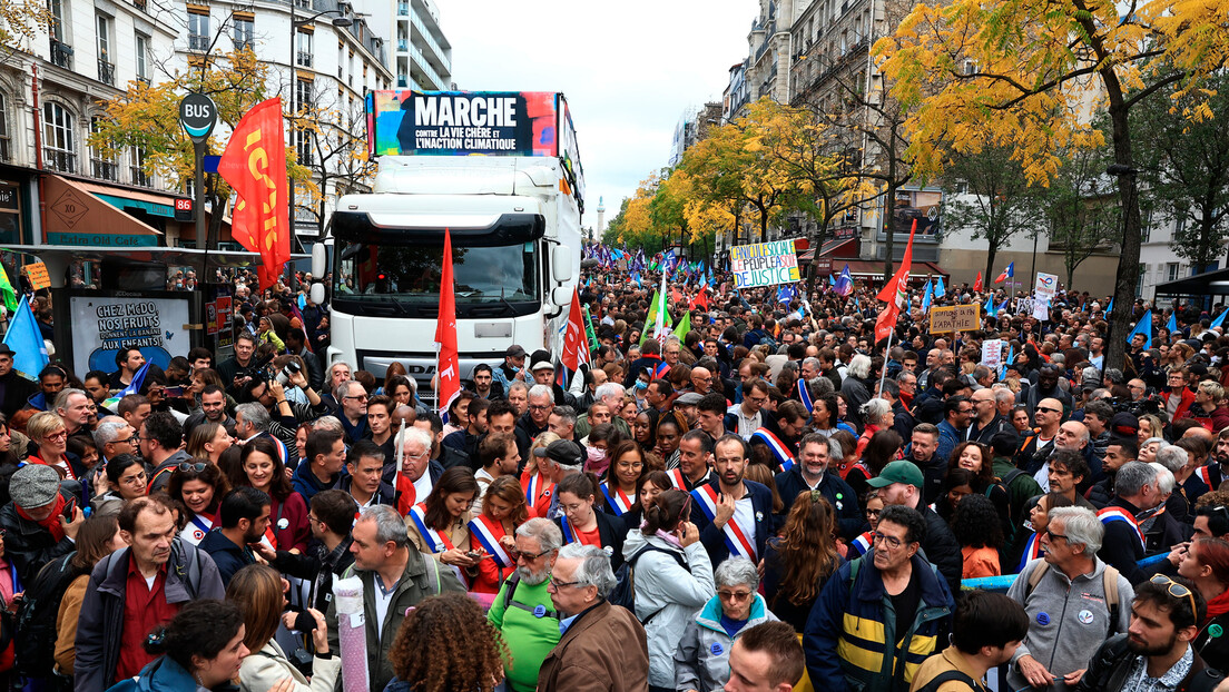 Париз на ногама: Сто хиљада људи на улицама дигло глас против поскупљења ВИДЕО