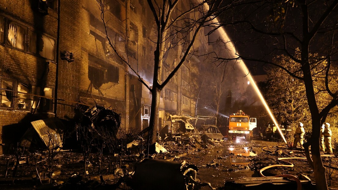 Срушио се војни авион у Русији, зграда у пламену, четворо мртвих ВИДЕО