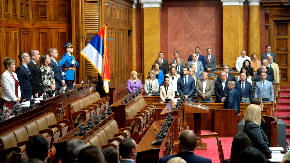 Oštra polemika u Skupštini Srbije, predstavnici vlasti i opozicije u klinču