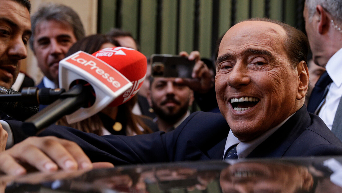 Европска комисија: Берлускони није смео да прихвати Путинов рођендански поклон
