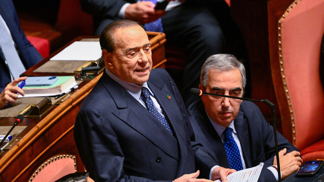 Берлускони позвао Запад да престане са слањем војне помоћи Украјини
