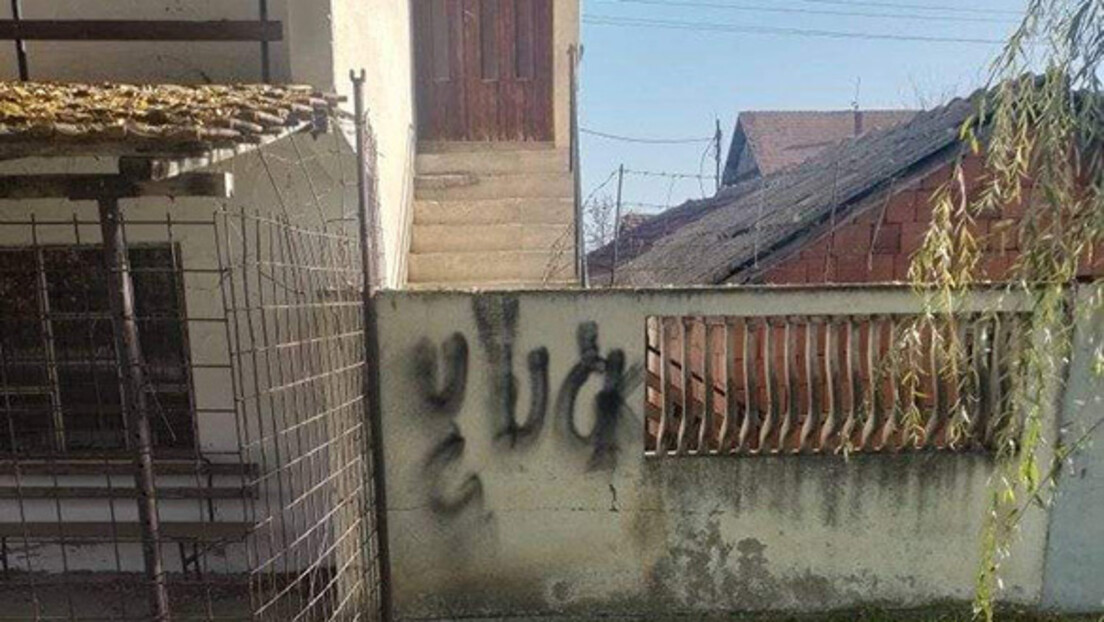 Исписан графит "УЧК" на српској кући у селу Суви До