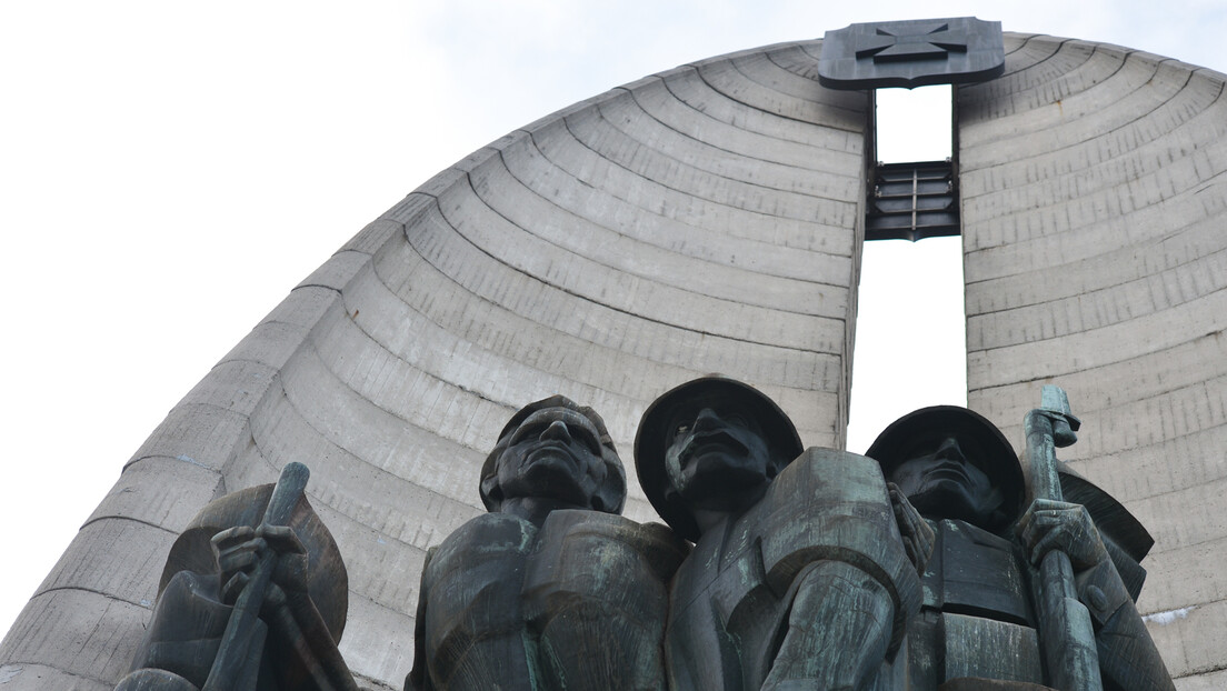 U Nikolajevu uništen spomenik "Majka Otadžbina"