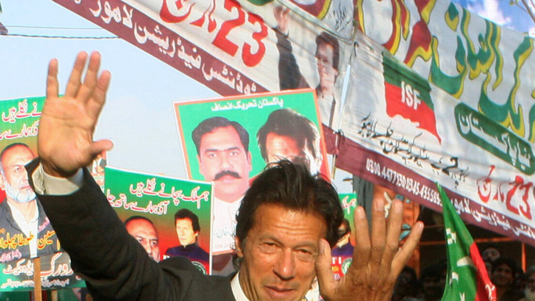 Упуцан бивши премијер Пакистана Имран Кан; оптужио актуелног премијера Шарифа за покушај убиства