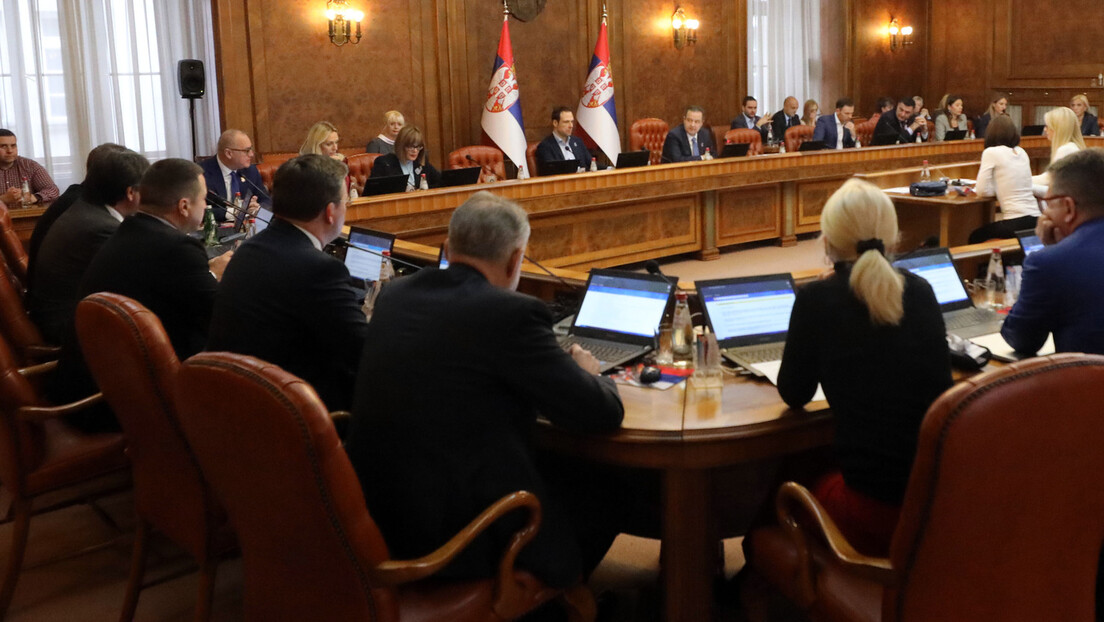 Сутра ванредна седница владе због ситуације на КиМ; Вучић отказао све посете иностранству