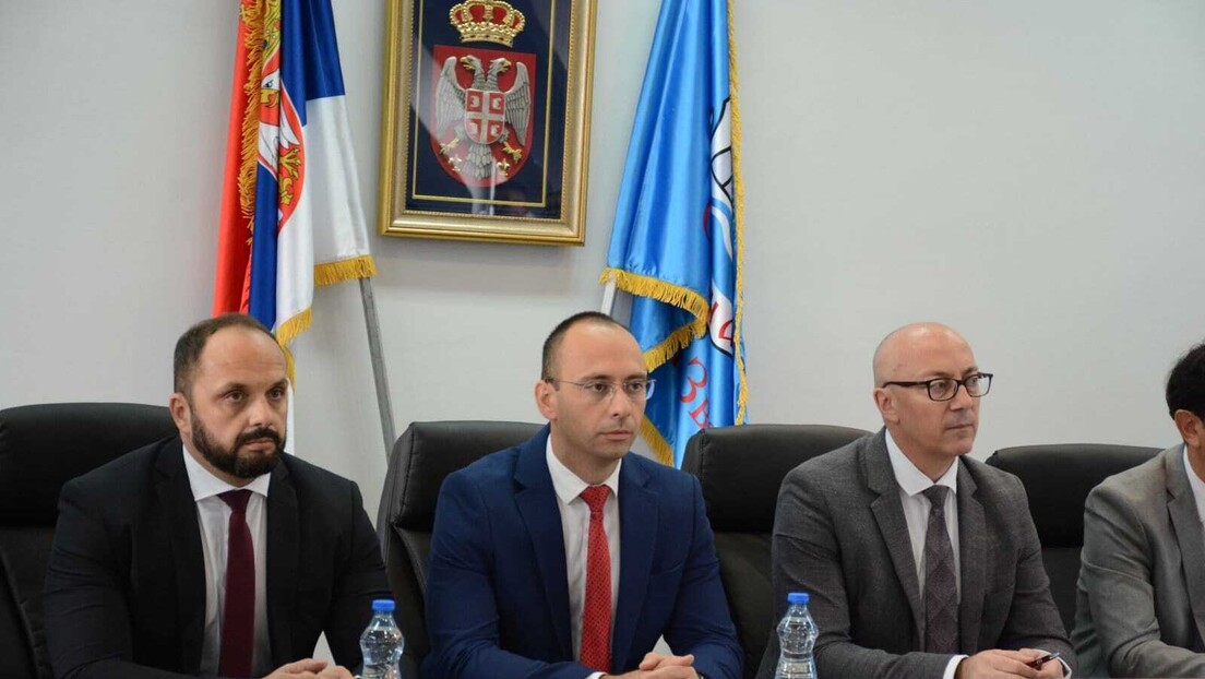 Срби напуштају све институције у Приштини; Ракић поднео оставку
