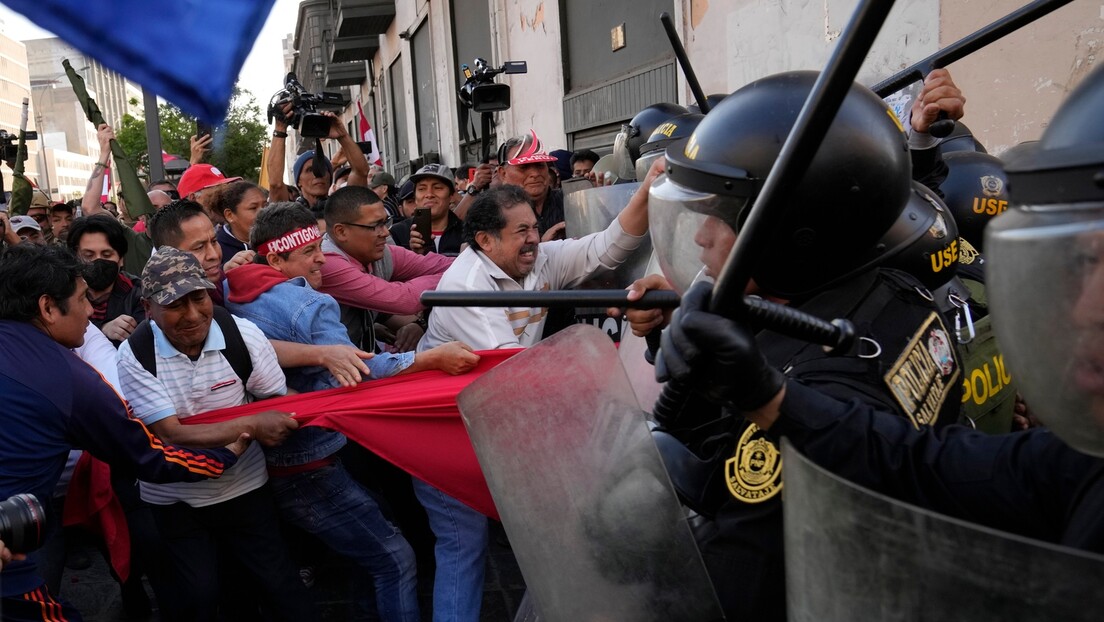 Masovni protesti u Peruu: Hiljade izašlo na ulice, traže ostavku levičarskog predsednika Kastilja