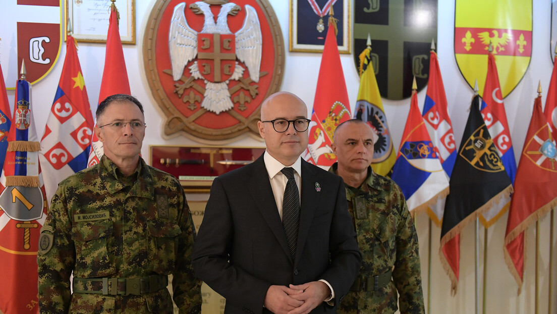 Вучевић: Србија повећава број војника