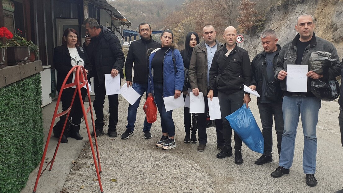 РТ Балкан на Јарињу: Српски цариници вратили униформе и предали оставке