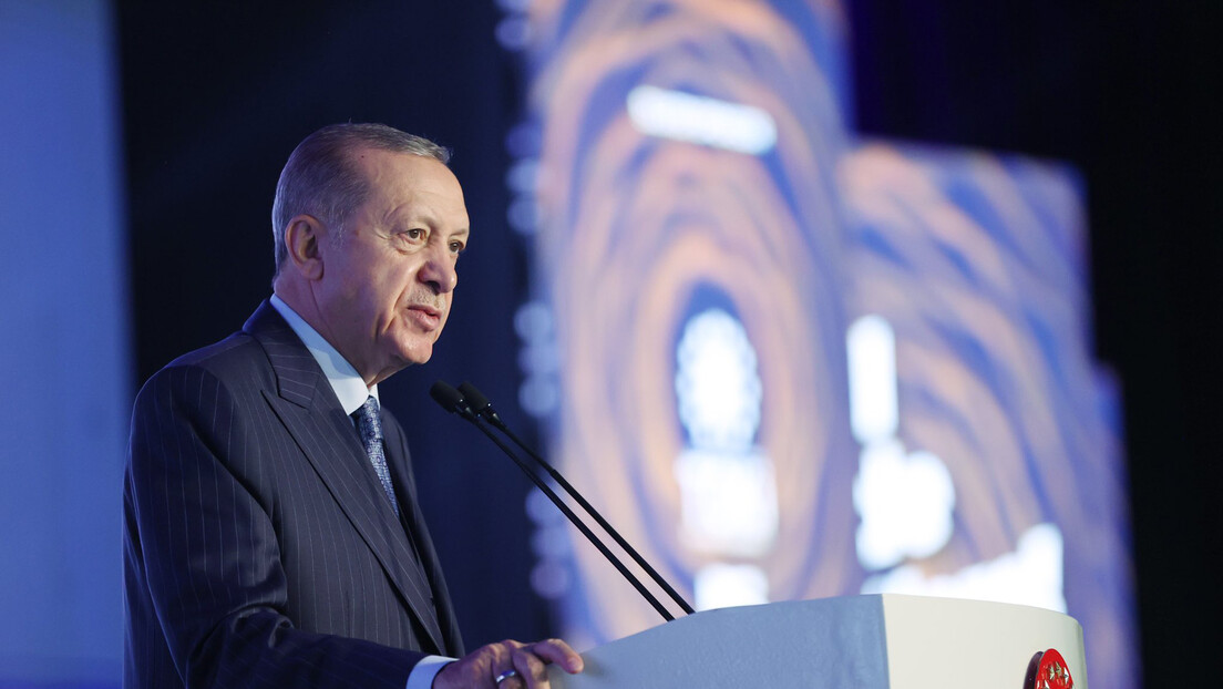 Ердоган: Запад без престанка напада моћну Русију, Турска би да води мировне преговоре