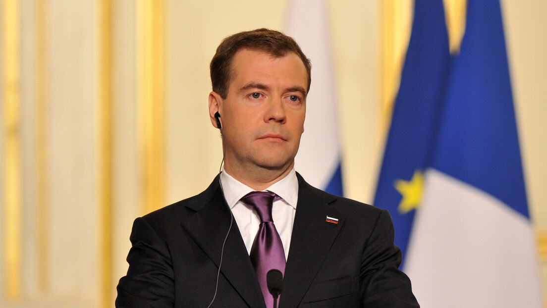 Медведев о резолуцији УН: Американци да плате одштету Србији