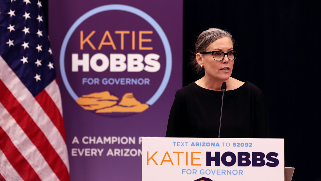 Упркос прогнозама, кандидат демократа Кејти Хобс нова гувернерка Аризоне