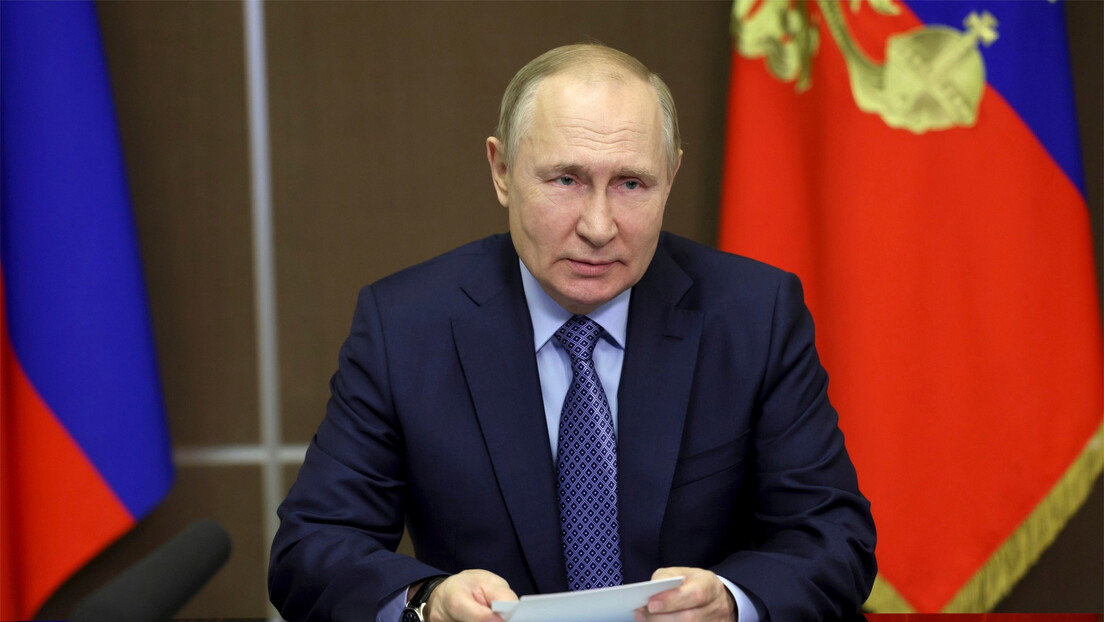 Путин: Покушали су да промене историју, Русија одговорила