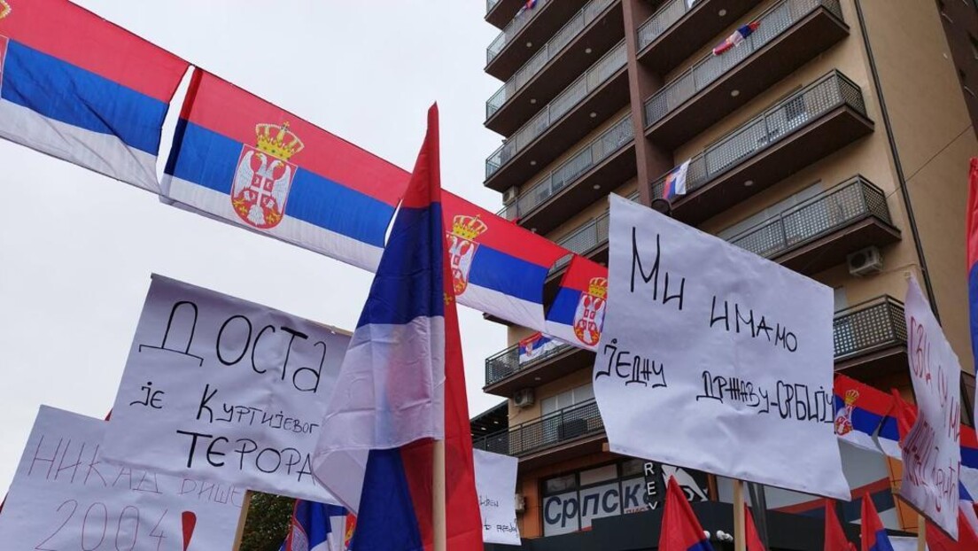 Петковић најавио протесте: "Нећемо РКС таблице, већ српску тробојку"