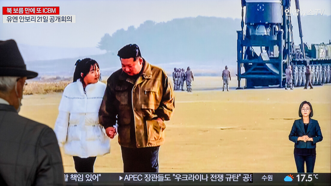 Ким Џонг Ун први пут показао ћерку