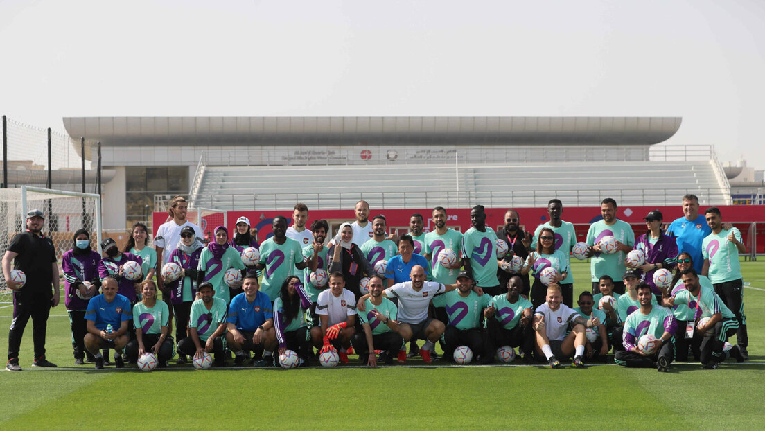 Српски фудбалери се дружили са волонтерима у Дохи