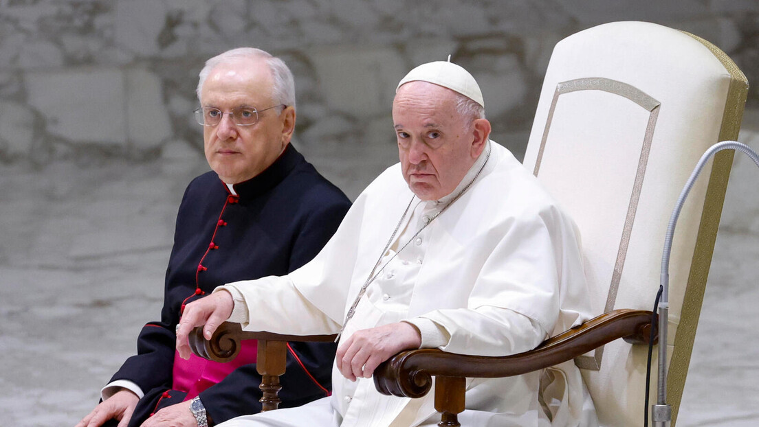 Папа "почистио" Каритас: Малтретирали запослене