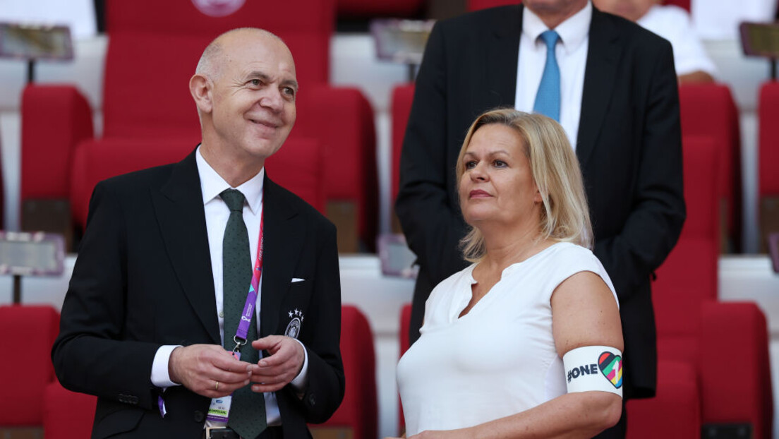 Немачка министарка "исмејала" ФИФА - поред Инфантина носила забрањену траку
