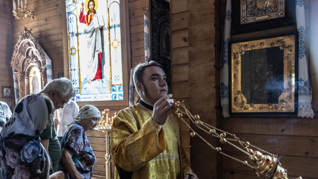 Ново правило Украјинске цркве: Уколико се молите на руском, напашће вас болест и туга