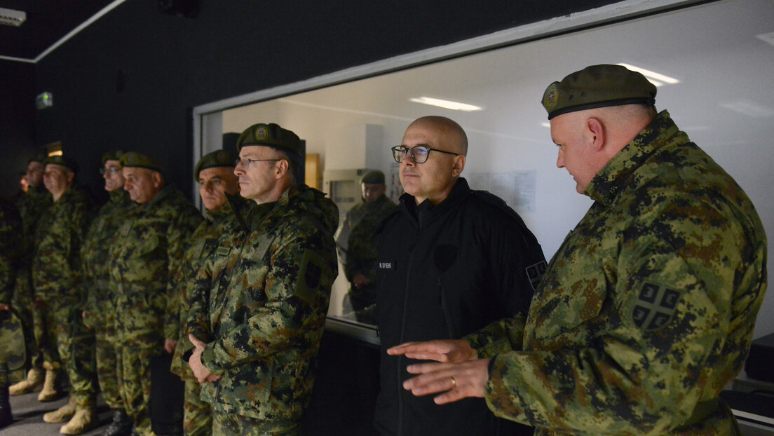 Вучевић и Мојсиловић посетили базу "Југ" код Бујановца