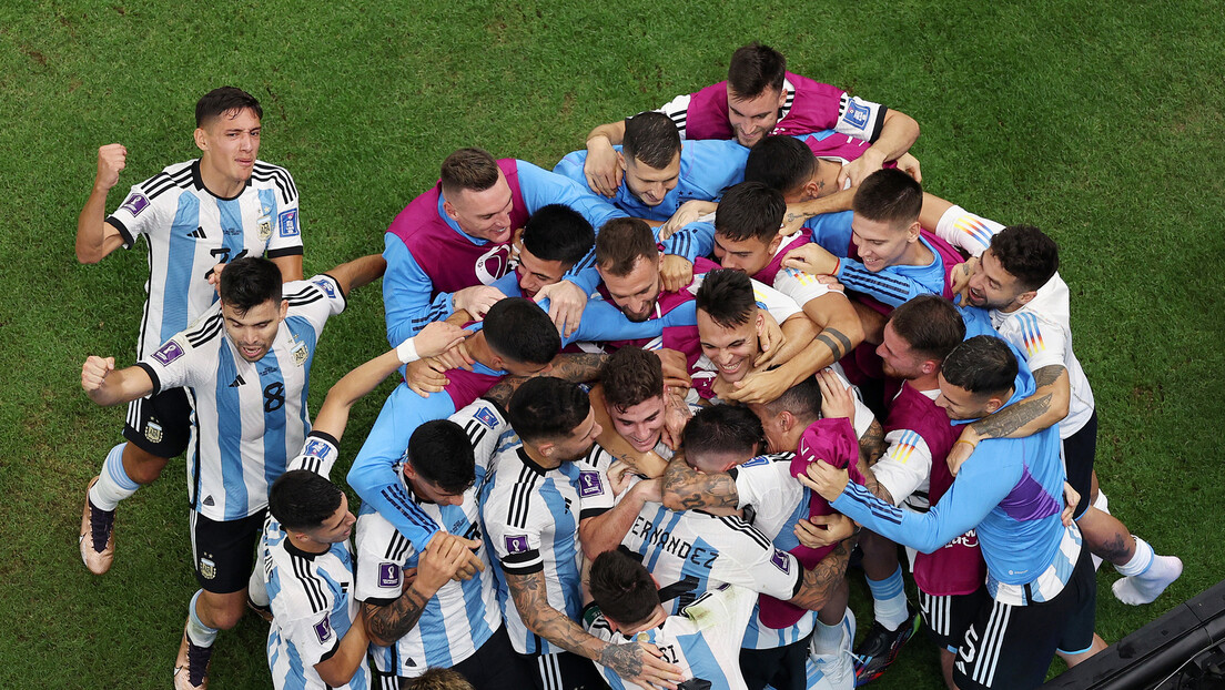 Аргентина у финишу сломила отпор Мексика, Мбапе срушио Данску, победе Пољске и Аустралије