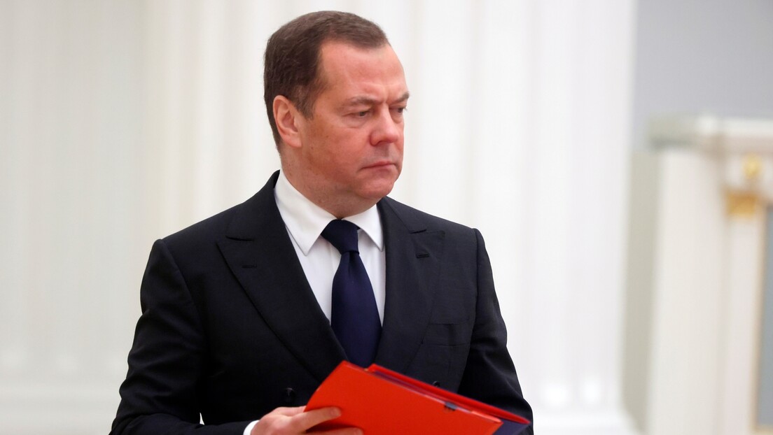 Медведев поручио фон дер Лајеновој: Не постоји Европска унија, то је 51. америчка држава