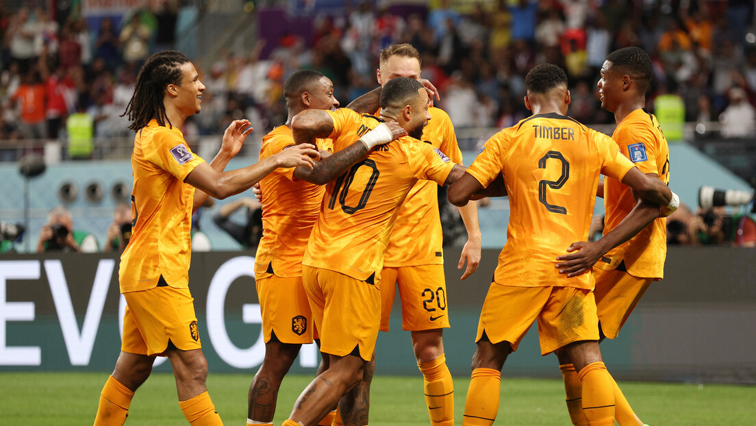 Холандија прва у четвртфиналу - Американци, поклоните се Думфрису