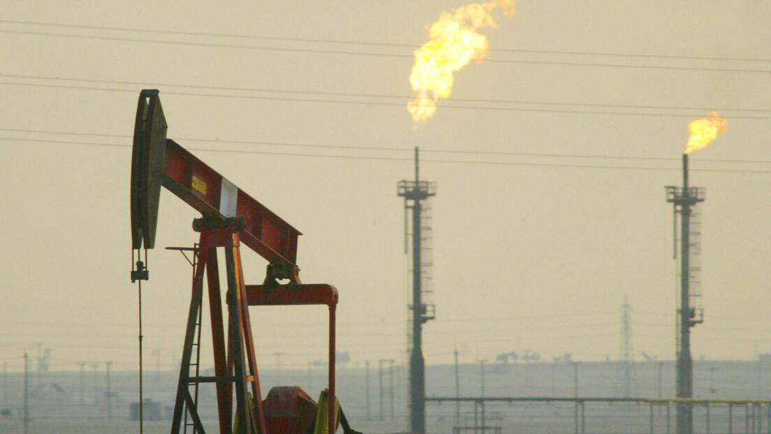 ОПЕК+ одлучио да не смањује производњу нафте