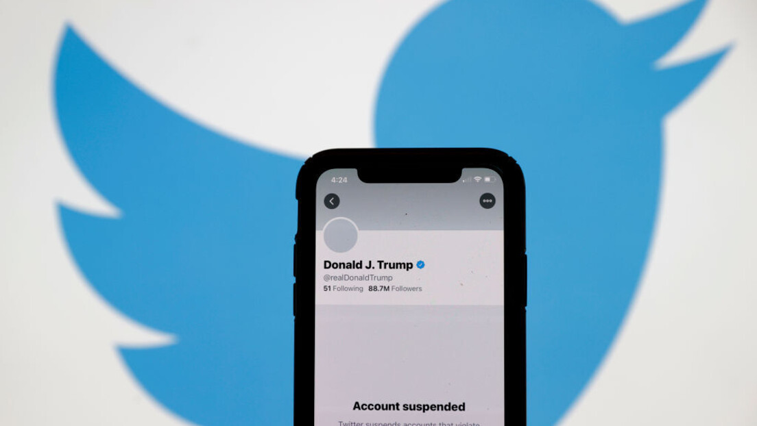 "Твитер" открива како је забранио Трампа