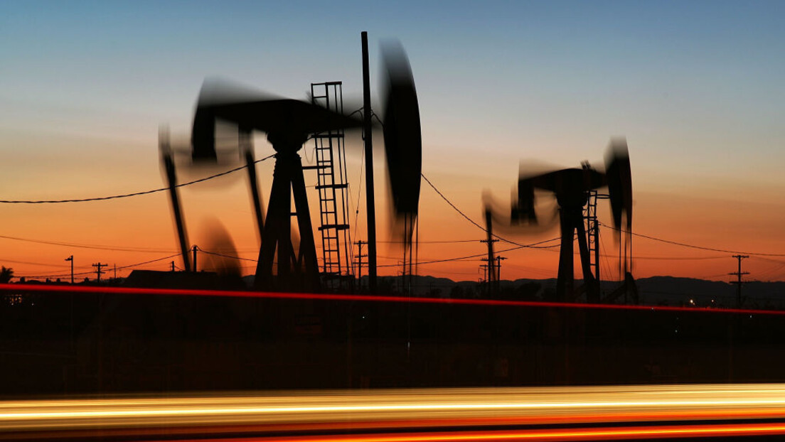 "Блумберг": Кина игнорише ограничења цене руске нафте