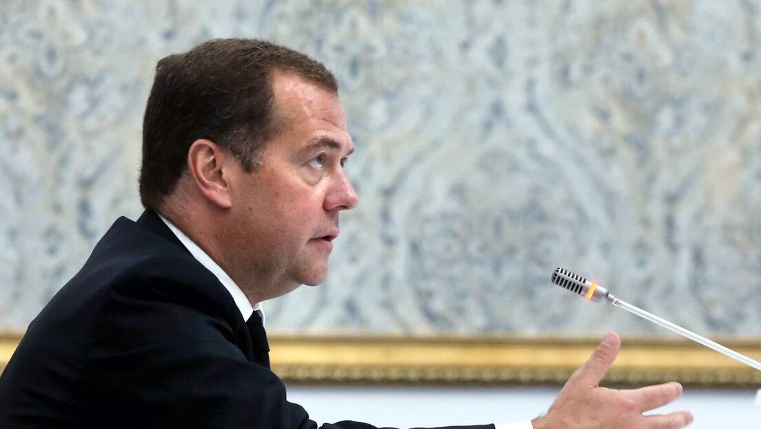 Медведев реагује на рушење споменика Пушкину и Суворову: Коме ћете дизати споменике?