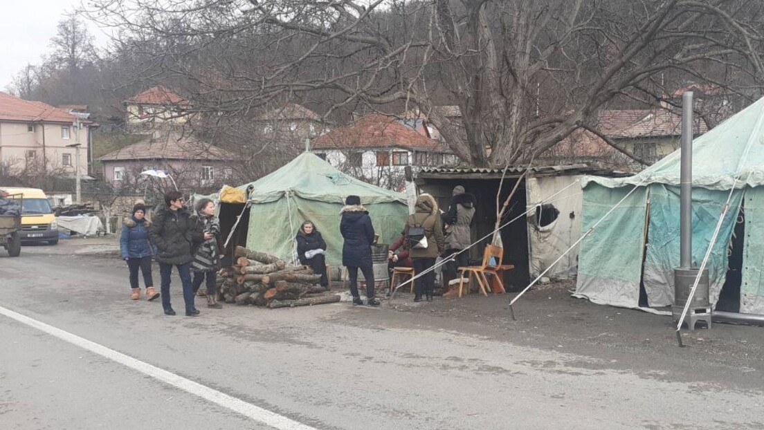 Влада тзв. Косова: Са Лајчаком и Ескобаром постигнут договор о уклањању барикада
