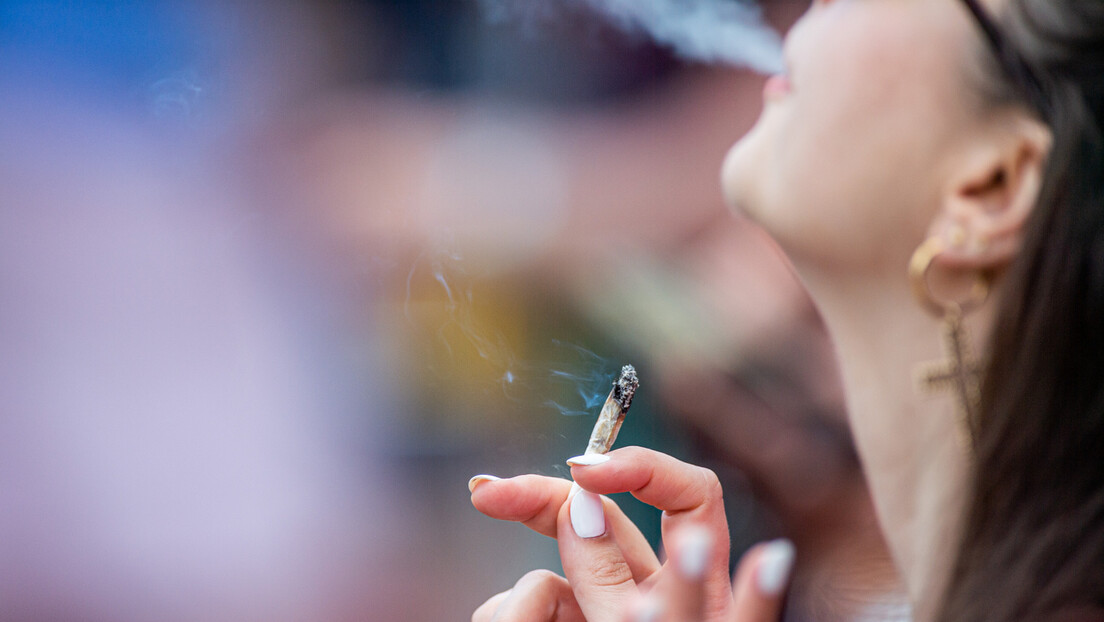 Нови Зеланд без дуванског дима: Трајно забранили пушење младим генерацијама