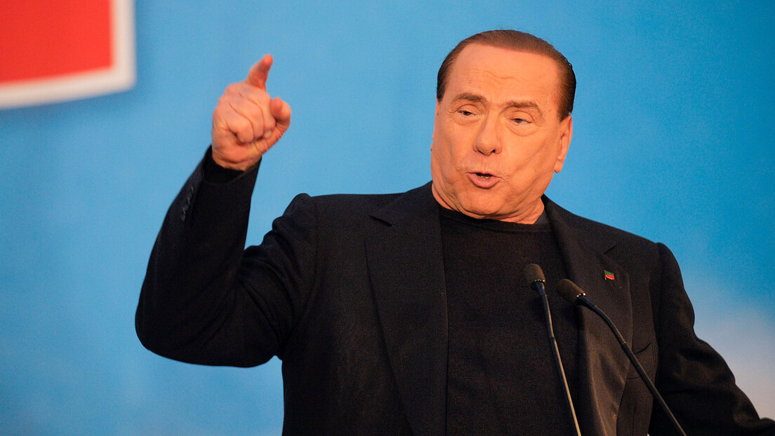 Берлускони играчима Монце обећао "аутобус пун проститутки"