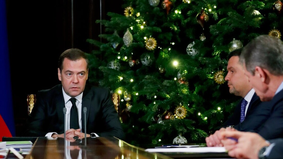 Medvedev: Što je zemlja slabija, a njen lider gluplji, ambicije su veće