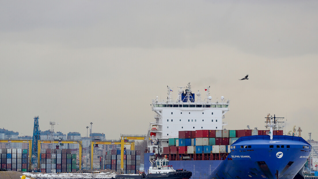 Како руски трговачки бродови избегавају западне санкције