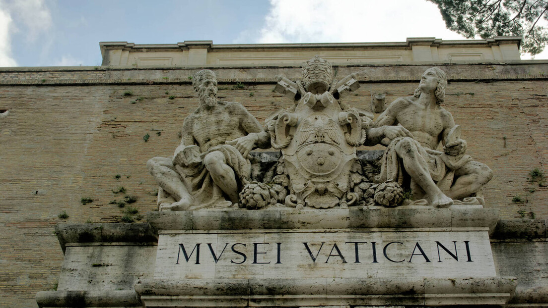 Папа Франциско "донира" Грчкој скулптуре украдене са Партенона