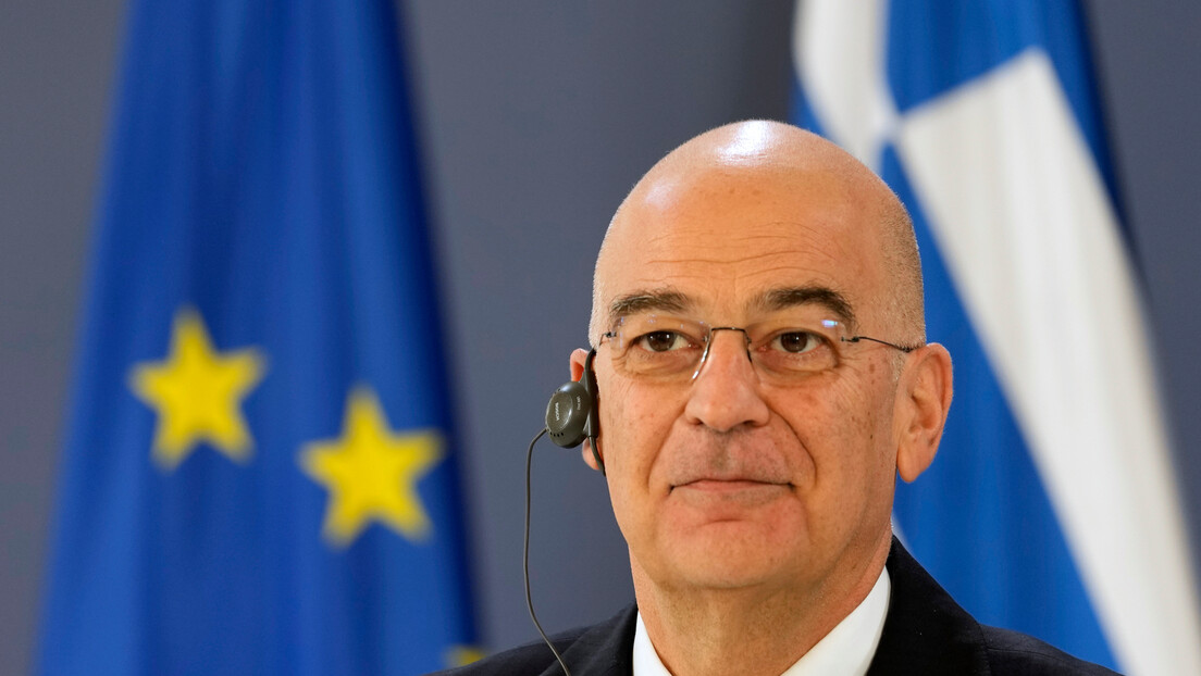 Грчки министар одбио да се слика испред лога "Косова"