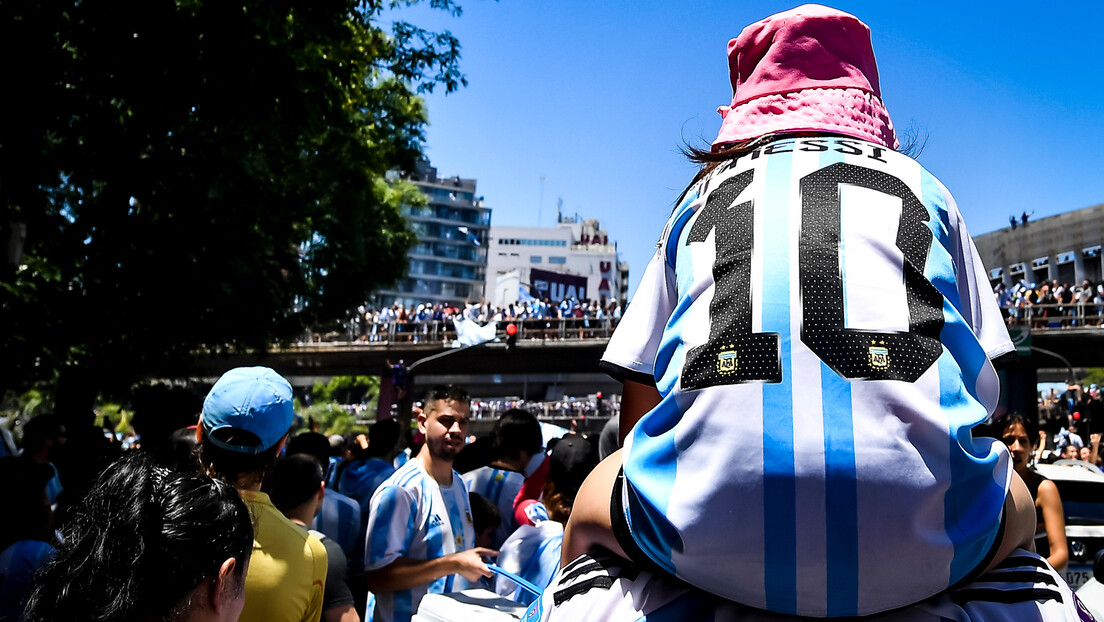 Фешта у Аргентини - навијачи преименовали улицу у "Лионел Меси"