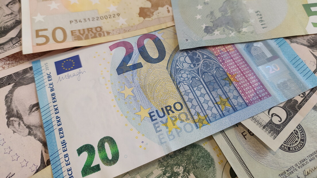 Економисти упозоравају: "Камиказе политика" ЕЦБ може учинити да евро падне испод долара