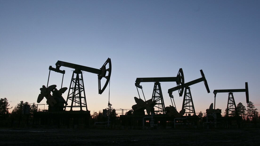 "Блумберг": Русија може јаче да одговори на ограничење цене нафте