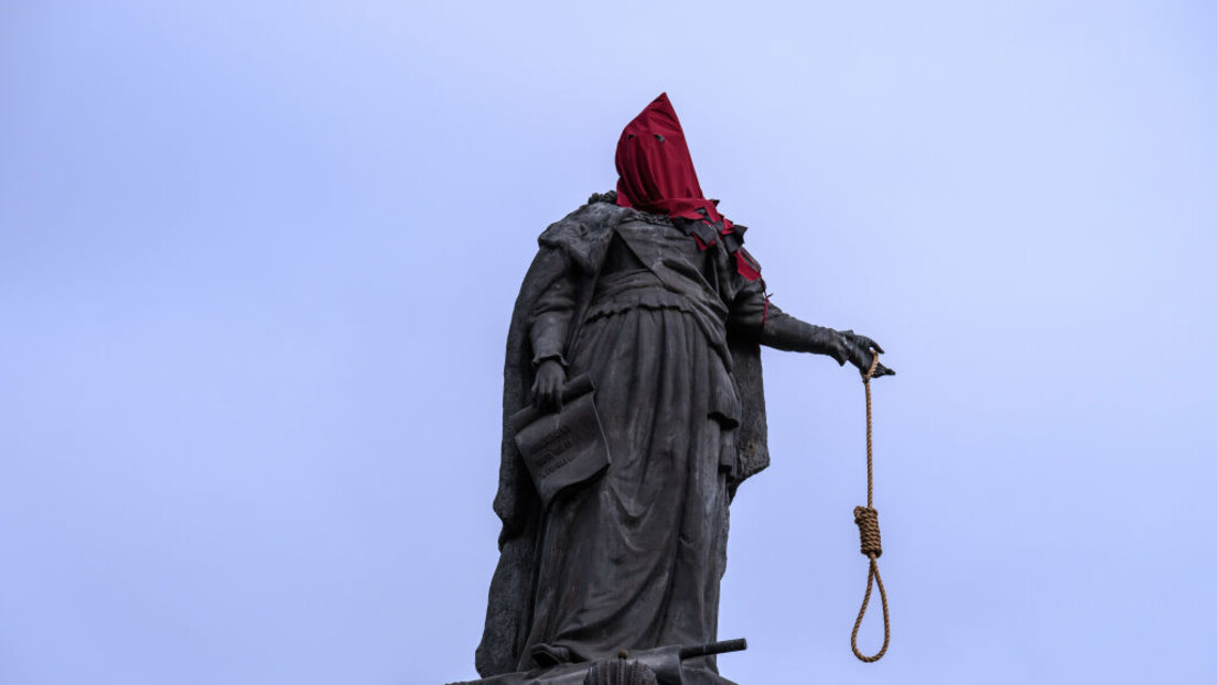 Украјинске власти руше статуу Катарине Велике у Одеси