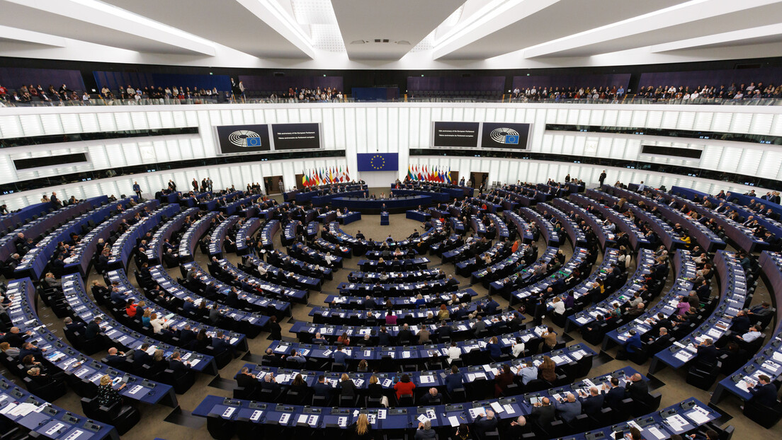 Да ли замрзавање фондова ЕУ помаже Бриселу да контролише Мађарску и Пољску