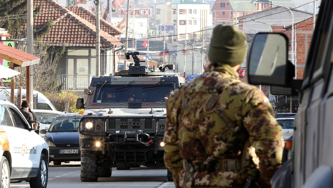 КФОР уклања возила са путева на северу Косова и Метохије